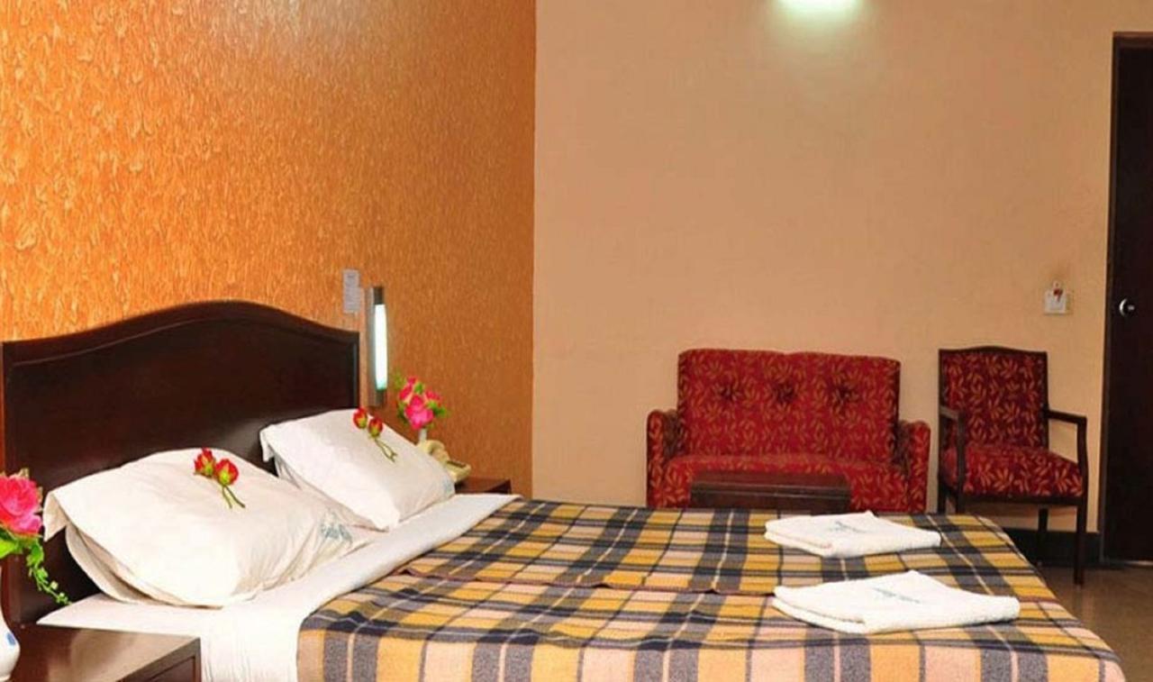 Golden Tower Hotel Mayiladuthurai Exterior foto